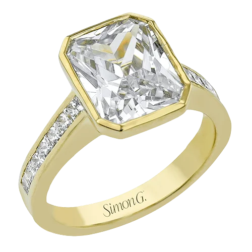 Signature - Design Engagement Rings with a Brand - Exclusive Pattern and Premium DiamondsEmerald-cut Engagement Ring in 18k Gold with Diamonds