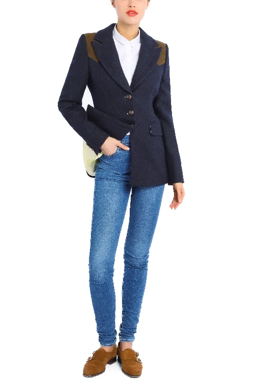 Single - Breasted Women's Tweed Blazers with Gold Buttons for a Classic LookBlazer from Scottish Harristweed in navy Single - Breasted Women's Tweed Blazers with Gold Buttons for a Classic LookBlazer from Scottish Harristweed in navy
