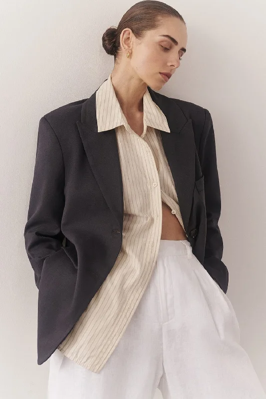 Women's Tailored Stretch Blazers in Navy Blue for Business MeetingsHARLEY SLATE OVERSIZED BOYFRIEND BLAZER Women's Tailored Stretch Blazers in Navy Blue for Business MeetingsHARLEY SLATE OVERSIZED BOYFRIEND BLAZER