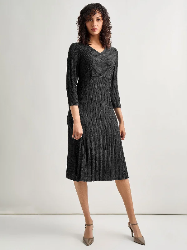 Halter Neck Women Dress to Show Off the Shoulders and NecklineTextural Stripe Knit Midi Dress Halter Neck Women Dress to Show Off the Shoulders and NecklineTextural Stripe Knit Midi Dress