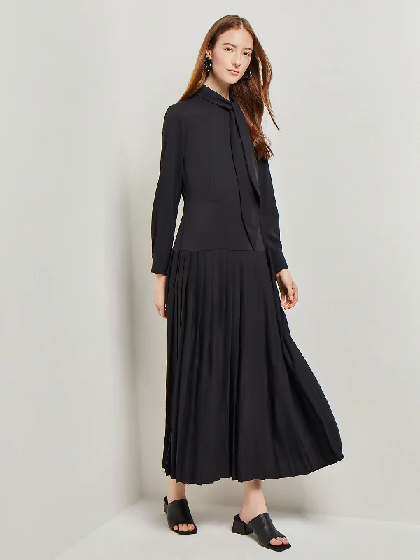Maxi Women Dress with Floral Print for a Bohemian VibeTie Neck Pleated A-Line Maxi Dress, Black Maxi Women Dress with Floral Print for a Bohemian VibeTie Neck Pleated A-Line Maxi Dress, Black