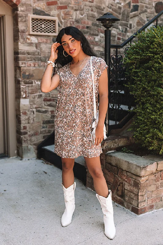 Long - Sleeve Women Dress in Velvet for a Luxurious Winter LookNeighborhood Walk Leopard T-Shirt Dress Long - Sleeve Women Dress in Velvet for a Luxurious Winter LookNeighborhood Walk Leopard T-Shirt Dress