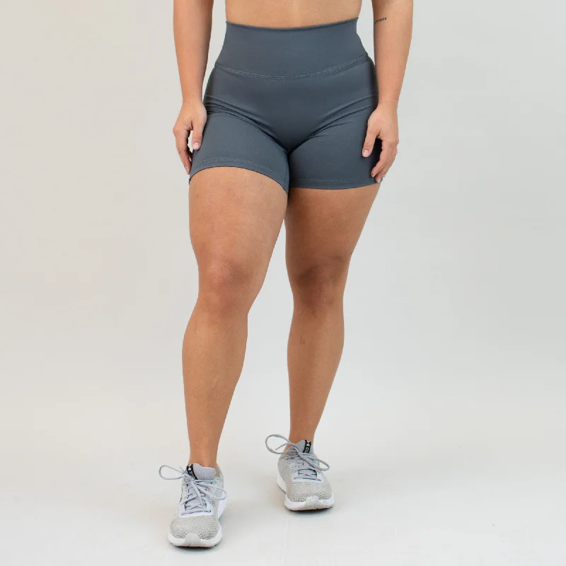 Bermuda Women Shorts for a Classic and Sophisticated LookCharge Short 5" - No Front Seam - Higher Rise Bermuda Women Shorts for a Classic and Sophisticated LookCharge Short 5" - No Front Seam - Higher Rise