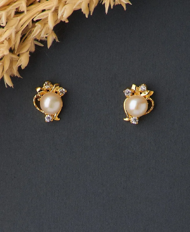 14K Gold Plated Heart - Shaped Stud Earrings for a Romantic and Feminine LookPretty Real Pearl Stud Earring 14K Gold Plated Heart - Shaped Stud Earrings for a Romantic and Feminine LookPretty Real Pearl Stud Earring