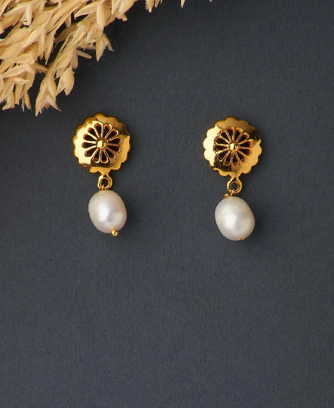Rhinestone - Embellished Crown - Shaped Stud Earrings for a Princess - Inspired LookSimple Real Pearl Hanging Earring